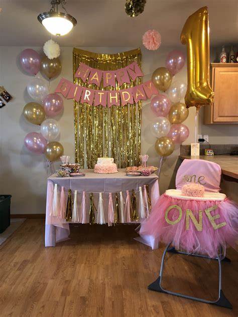 Machen Sie großartige Dekorationen zum 1. Geburtstag um Ihr Kind und Ihre Gäste zu beeindrucken