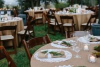 Planung und Gestaltung von Hochzeitsdekorationen für eine Hochzeit im Freien